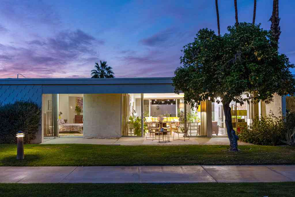 Condo For Sale - 338 Desert Lakes Drive<br/> Palm Springs, CA 92264