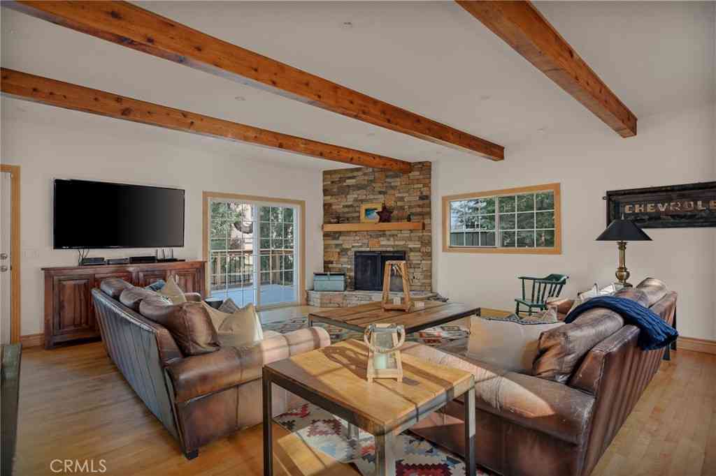 Homes For Sale - 230 Hemlock Drive<br/> Lake Arrowhead, CA 92352