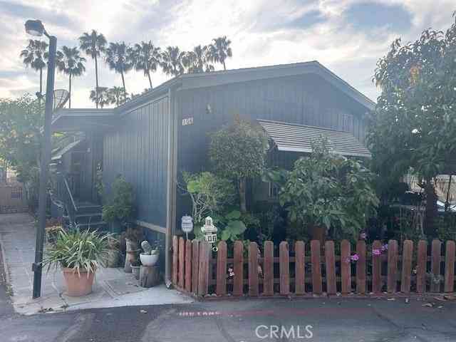 Mobile Home For Sale - 106 Amalfi<br/> Santa Ana, CA 92703