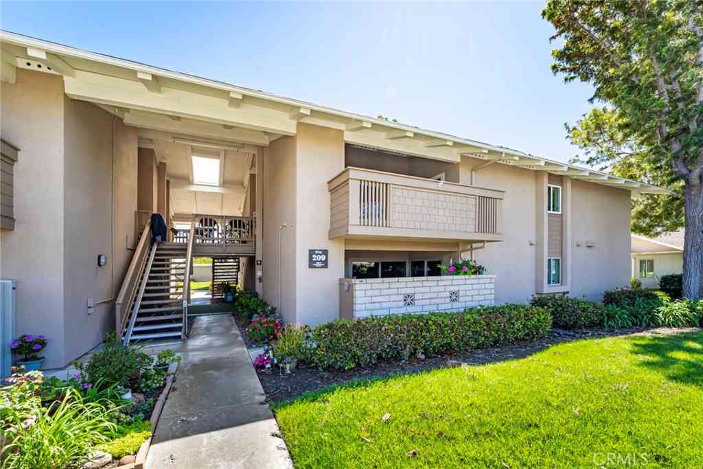 Condo For Sale - 8877 Lauderdale Court #209E<br/> Huntington Beach, CA 92646