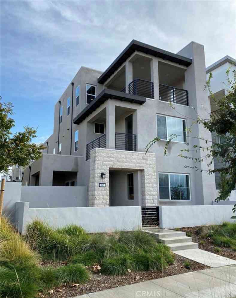 Homes For Sale - 162 Perspective<br/> Irvine, CA 92618