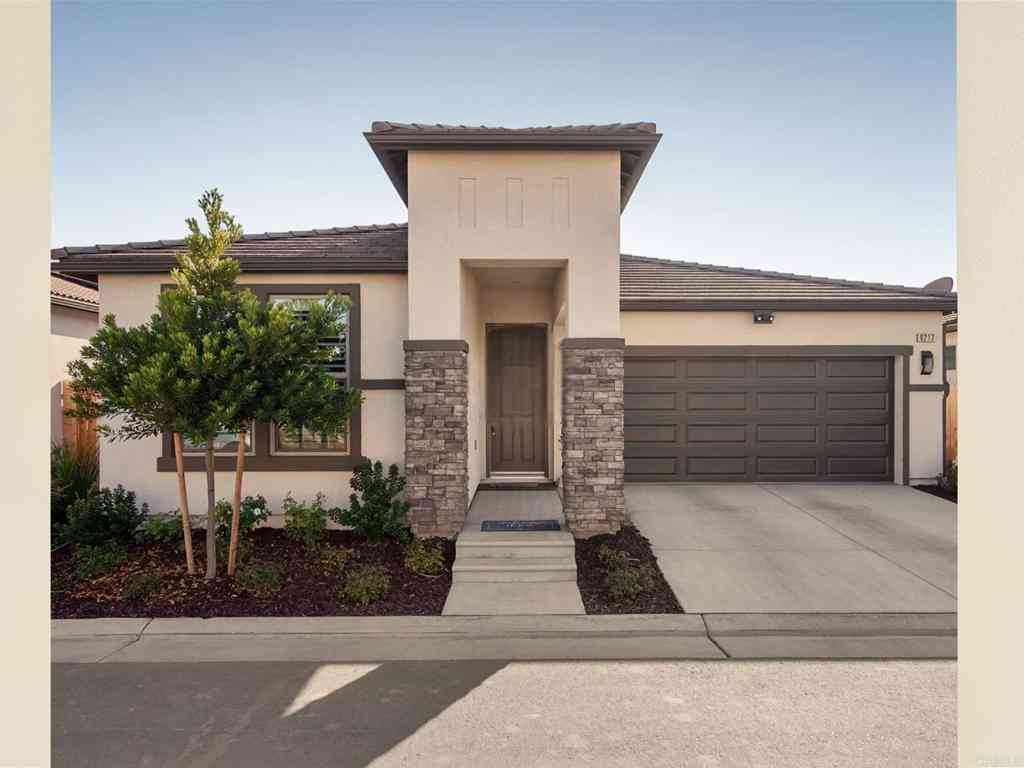 Homes For Sale - 6217 E Mia Drive<br/> Fresno County, Clovis, CA 93727