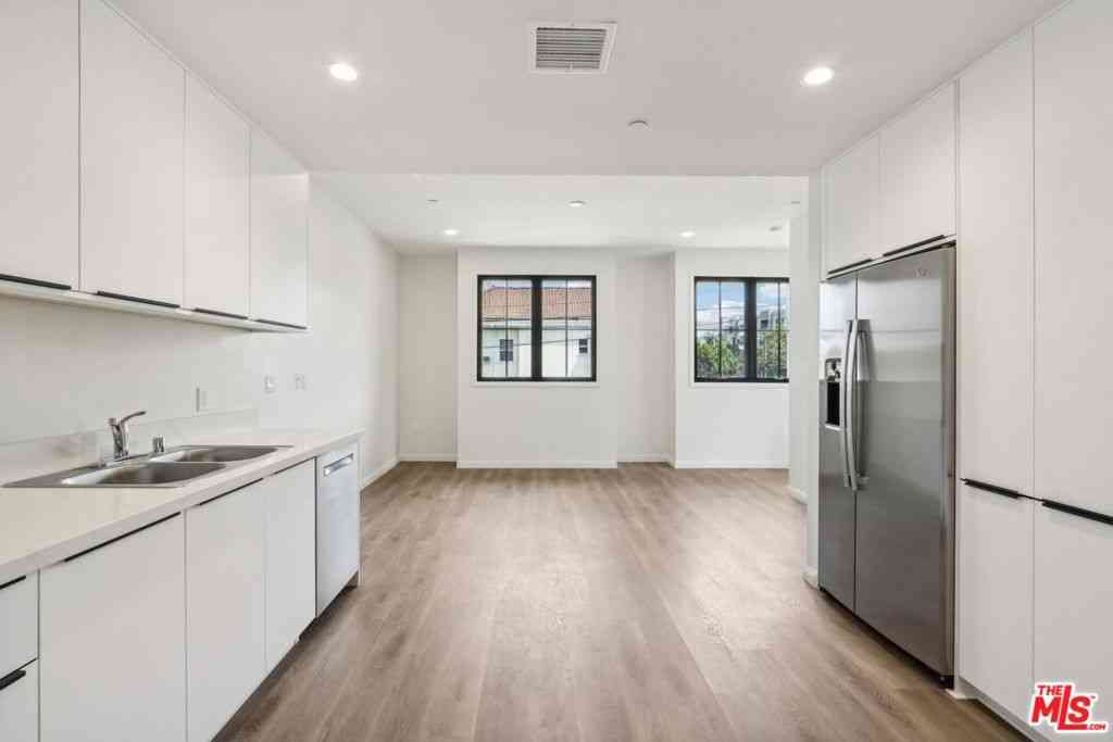 Condo For Rent - 951 S Wilton Place #201<br/> Los Angeles, CA 90019
