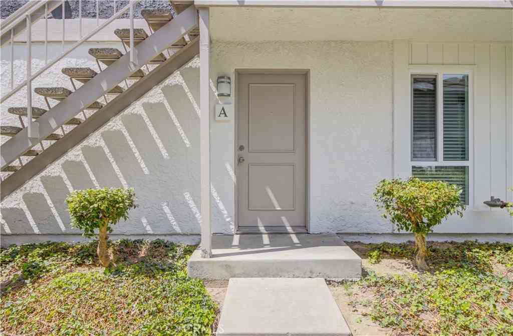 Condo For Sale - 2861 S Fairview #A<br/> Santa Ana, CA 92704
