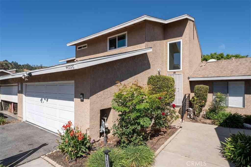 Townhouse For Sale - 44557 La Paz<br/> Temecula, CA 92592