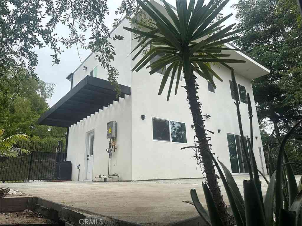 Multifamily For Rent - 22823 Crespi St.,<br/> Woodland Hills, CA 91364