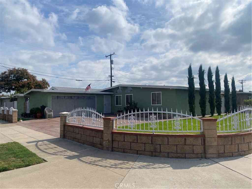 Homes For Sale - 2030 W Dogwood<br/> Anaheim, CA 92801