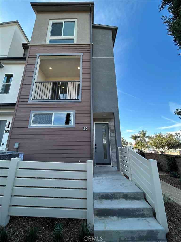 Townhouse For Sale - 10002 Central Avenue #23<br/> Garden Grove, CA 92843