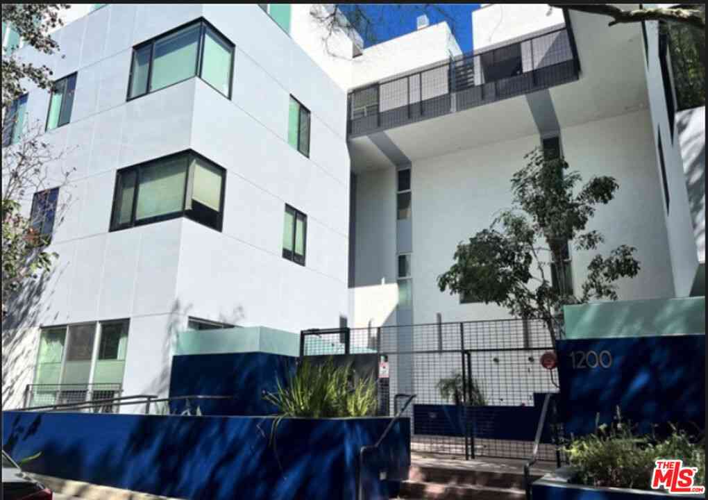 Condo For Rent - 1200 N Sweetzer Avenue #8<br/> West Hollywood, CA 90069