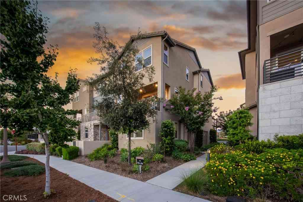 Condo For Sale - 204 Keeper<br/> Irvine, CA 92618