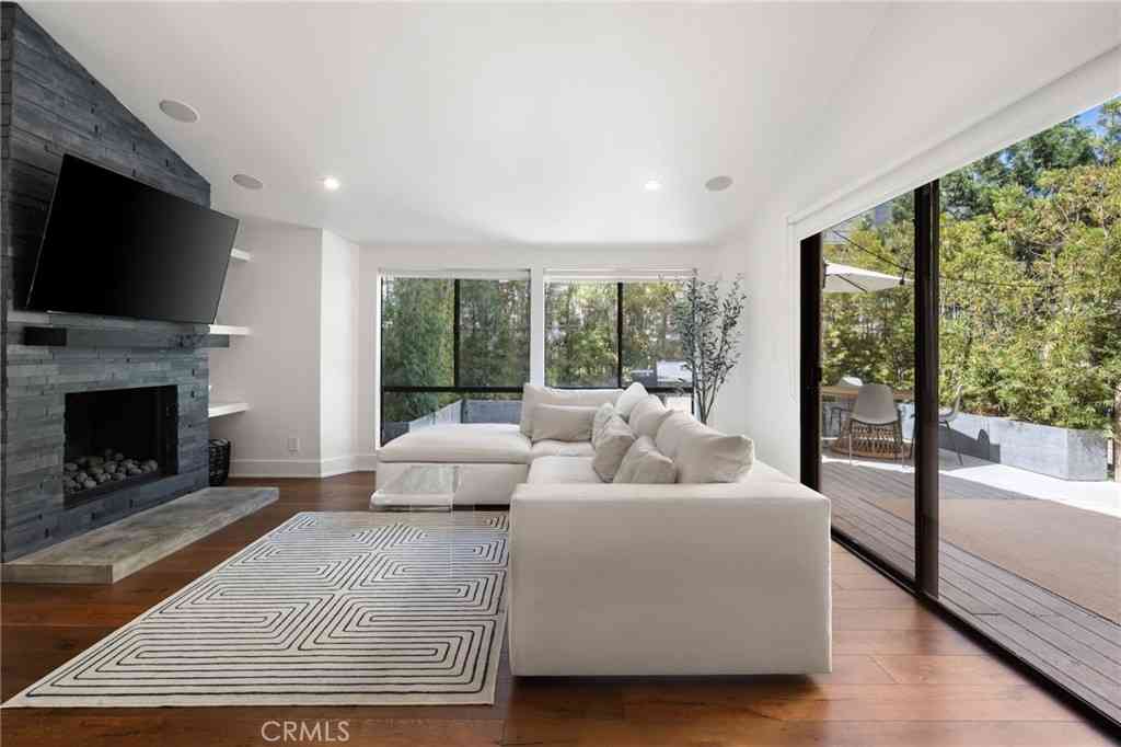 Townhouse For Sale - 1176 S Westlake #F<br/> Ventura County, Westlake Village, CA 91361