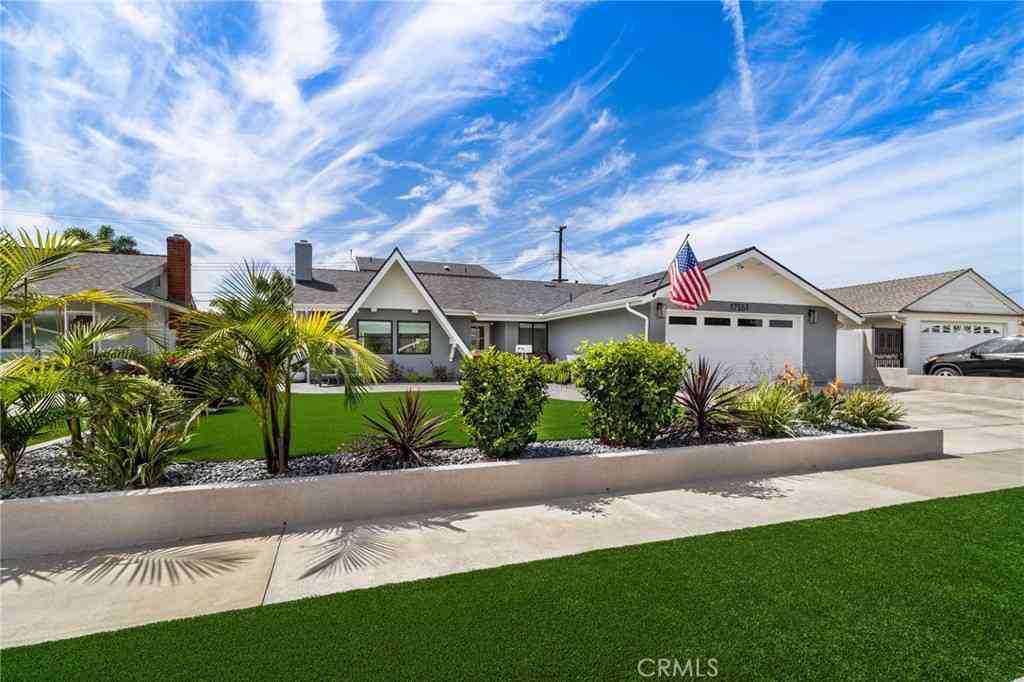 Homes For Sale - 17551 Griffith<br/> Huntington Beach, CA 92649