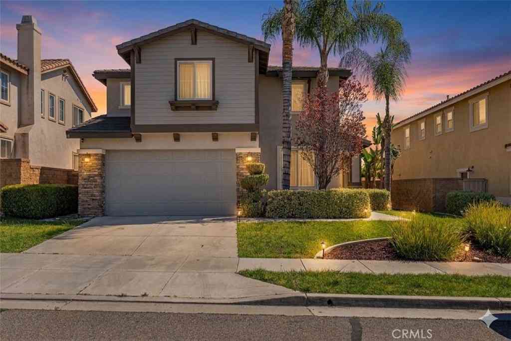Homes For Sale - 35319 Trailside Drive<br/> Lake Elsinore, CA 92532