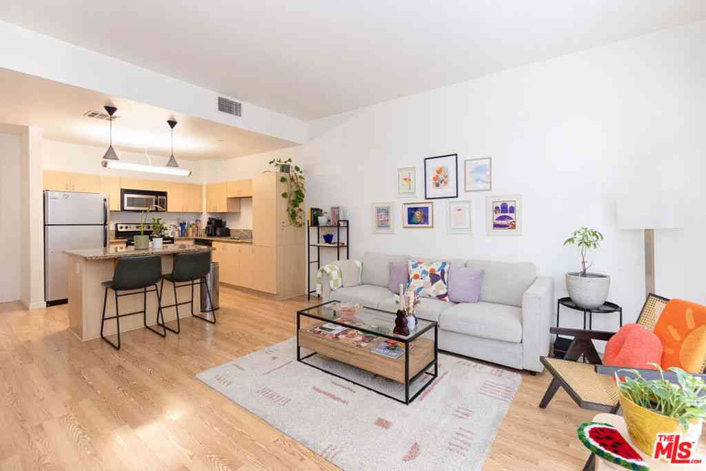 Condo For Sale - 630 W 6th Street #407<br/> Los Angeles, CA 90017