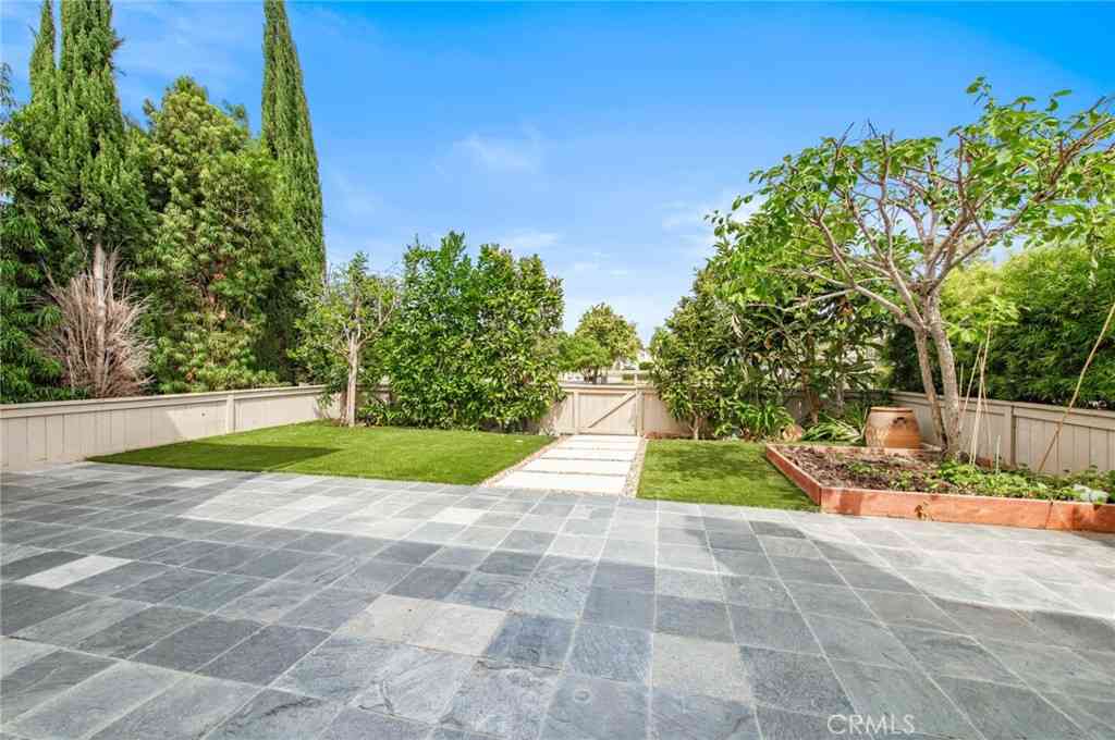 Townhouse For Sale - 3 Park Vista<br/> Irvine, CA 92604