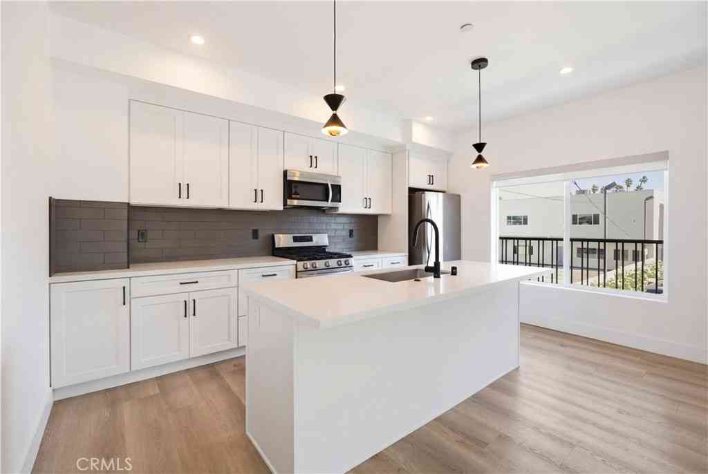 Multifamily For Rent - 21721 Hart<br/> Canoga Park, CA 91303
