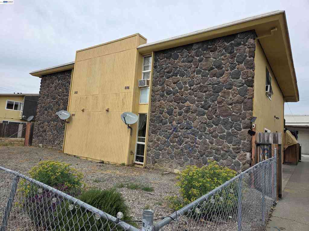 Multifamily For Sale - 200 Westwood St<br/> Vallejo, CA 94591
