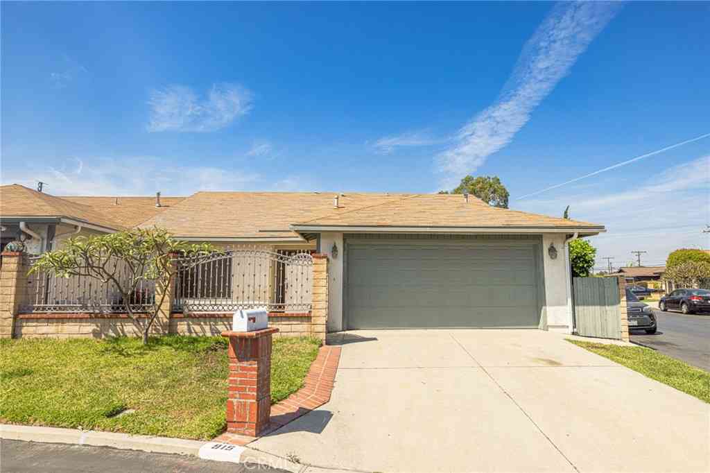 Homes For Sale - 915 S Sarah<br/> Anaheim, CA 92805