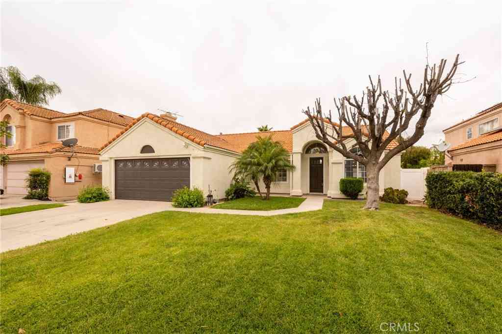 Homes For Sale - 2292 Tiger Lilly<br/> Perris, CA 92571