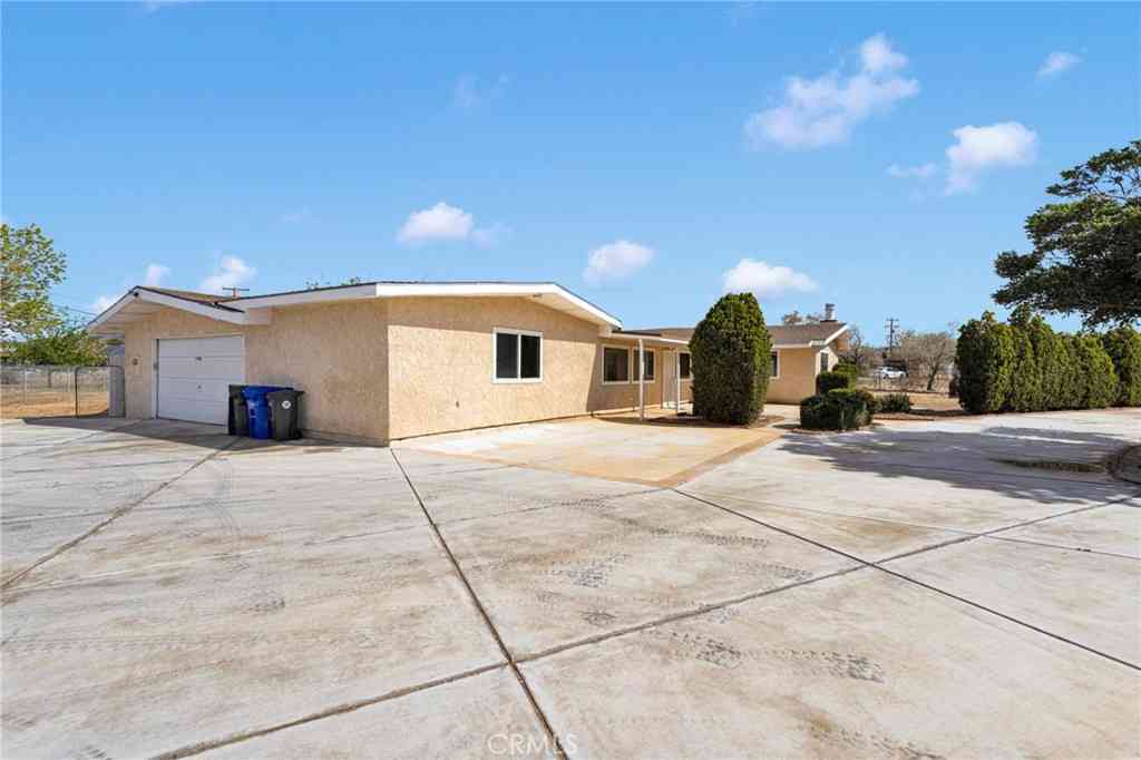 Homes For Sale - 21008 South Road<br/> Apple Valley, CA 92307