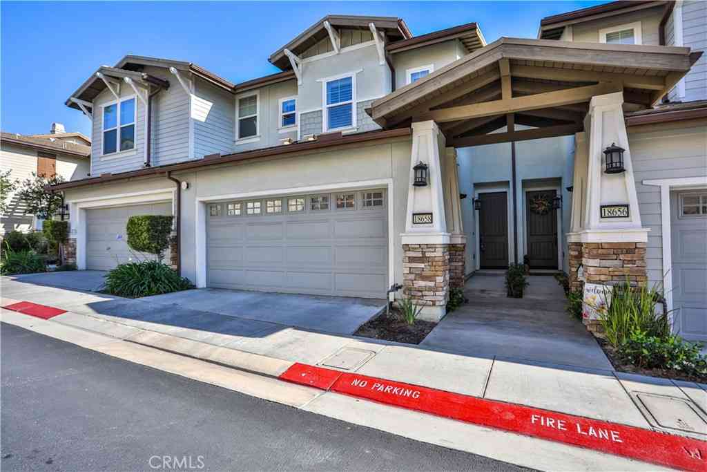 Townhouse For Sale - 18658 Clubhouse Drive<br/> Yorba Linda, CA 92886