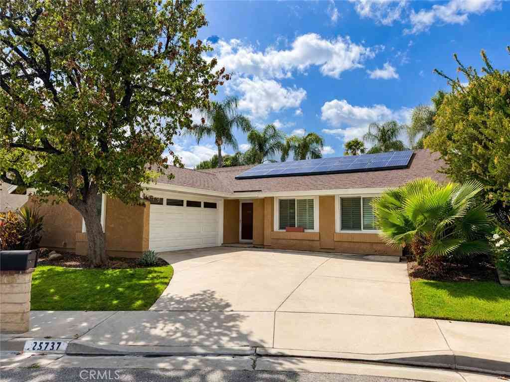 Homes For Sale - 25737 Tamarisk Place<br/> Valencia, CA 91355