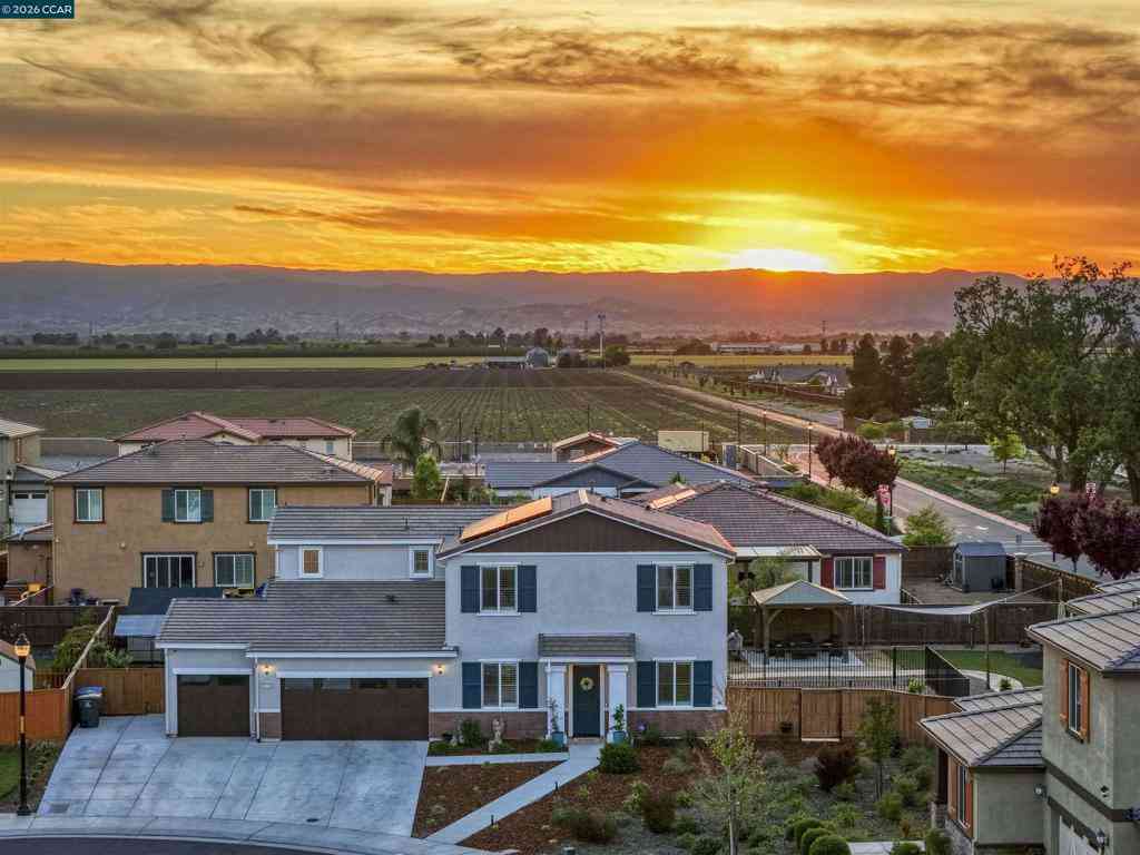 Homes For Sale - 1655 Apricot Ct<br/> Dixon, CA 95620