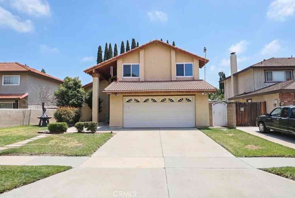Homes For Sale - 2533 S Townsend<br/> Santa Ana, CA 92704