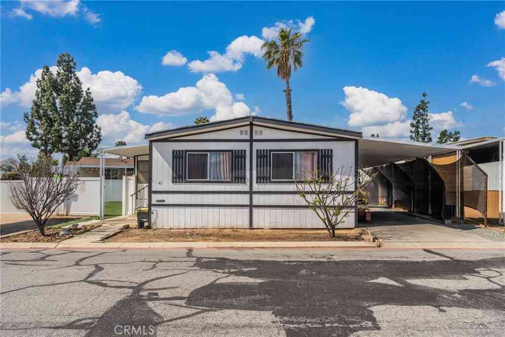 Mobile Home For Sale - 3883 SPC 45 Buchanan Street<br/> Riverside, CA 92503