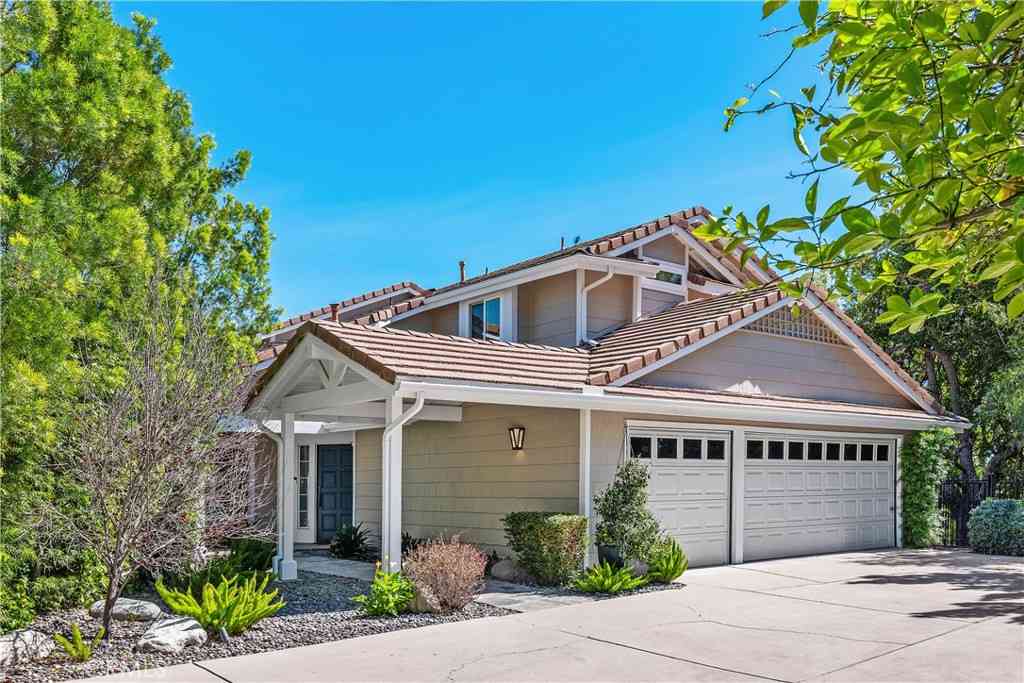 Homes For Sale - 7238 Woodvale Court<br/> West Hills, CA 91307