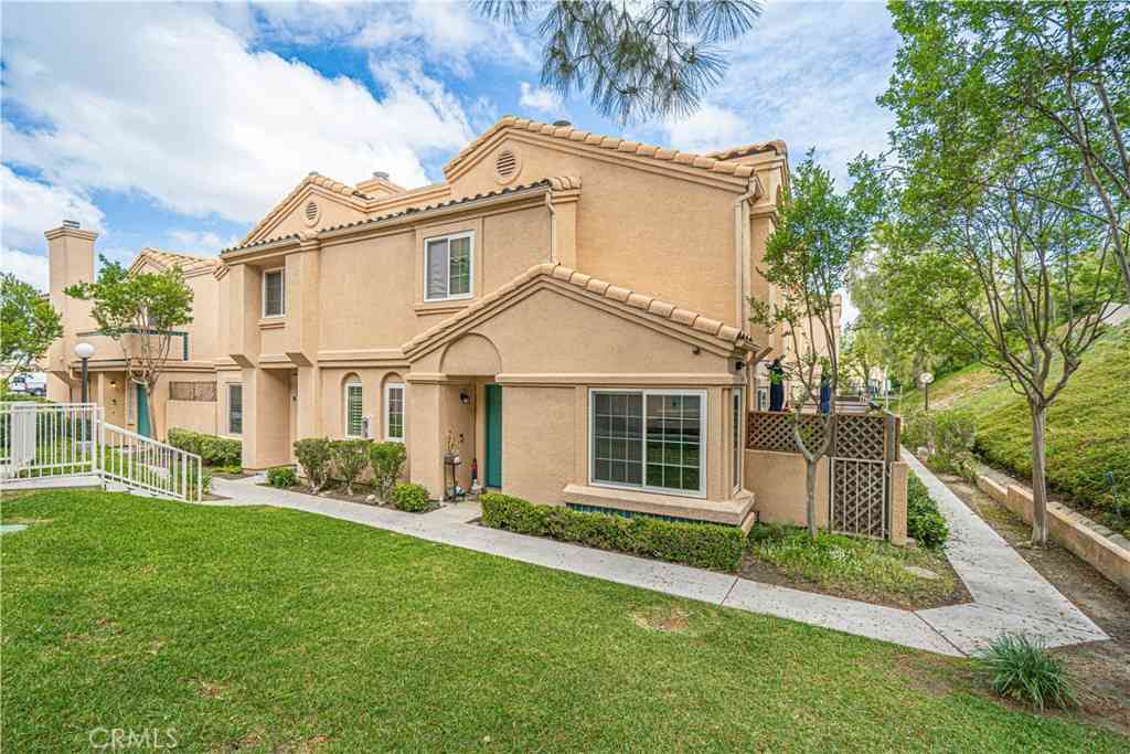 Condo For Sale - 18714 Vista Del Canon #B<br/> Newhall, CA 91321