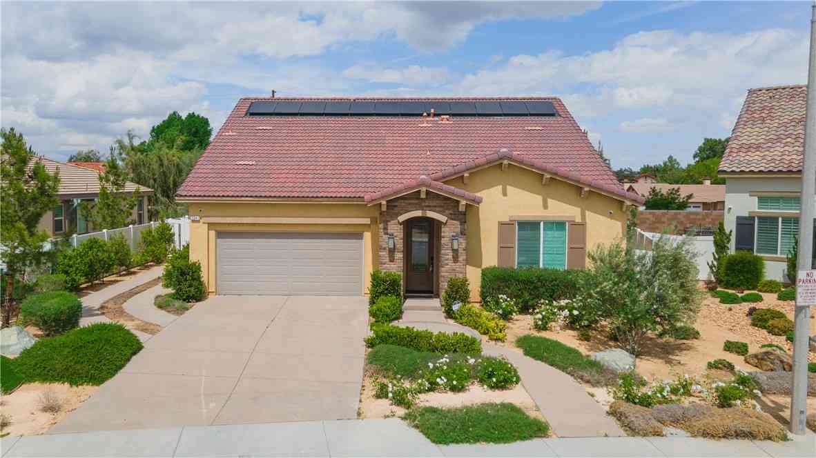 Homes For Sale - 2041 Cork Oak Street<br/> Palmdale, CA 93551