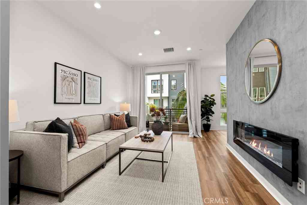 Condo For Sale - 210 Placemark<br/> Irvine, CA 92614