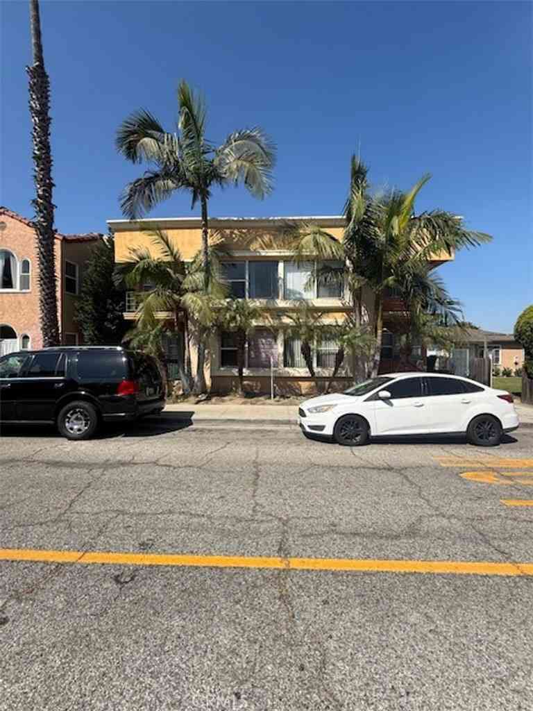 Apartment For Rent - 4219 E 4th<br/> Long Beach, CA 90814