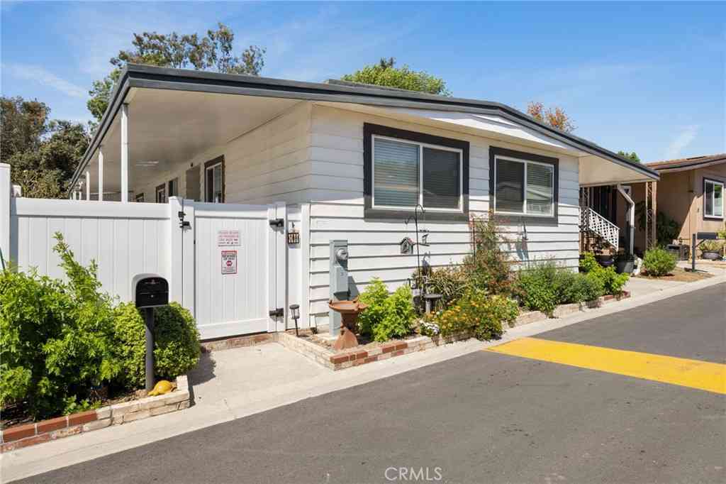 Mobile Home For Sale - 1051 Site Drive #38<br/> Brea, CA 92821