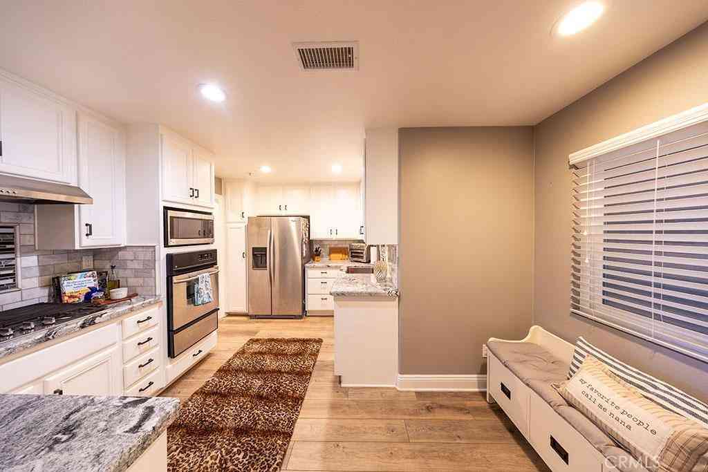 Condo For Sale - 1516 Pacific Coast<br/> Huntington Beach, CA 92648