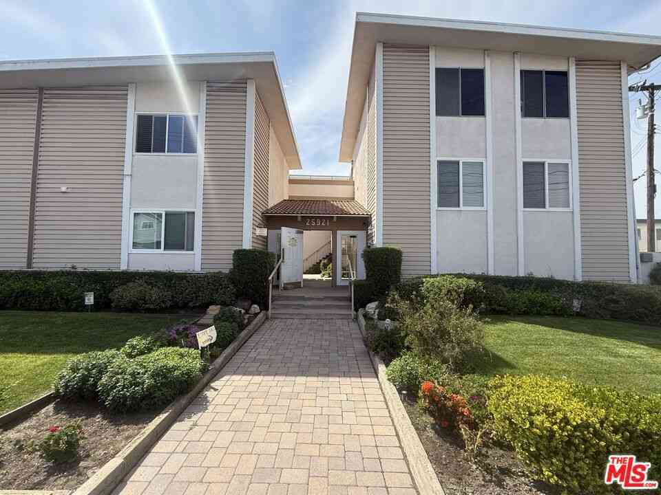 Condo For Sale - 25921 Oak Street #107<br/> Lomita, CA 90717