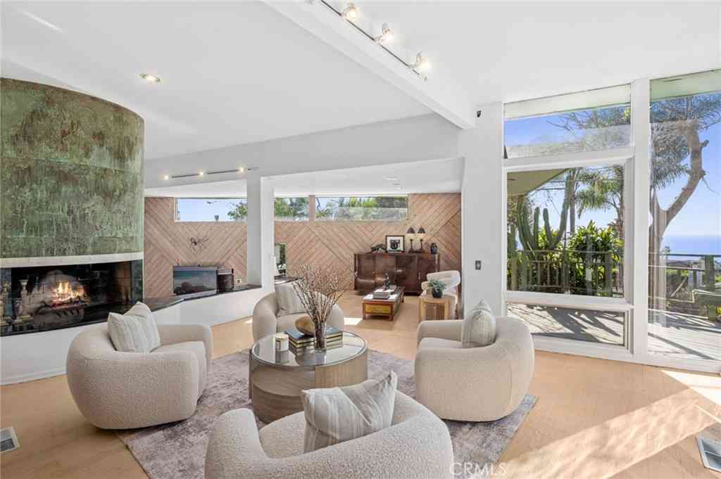 Homes For Sale - 660 Virginia Park<br/> Laguna Beach, CA 92651