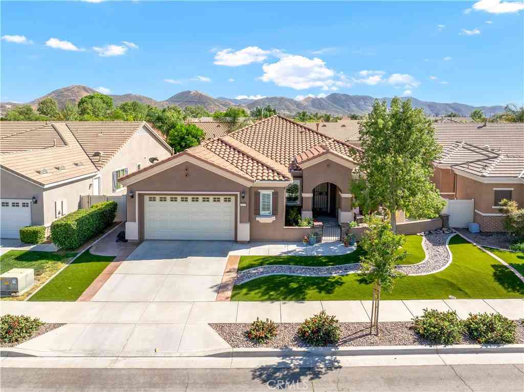 Homes For Sale - 5579 Corte Viejo<br/> Hemet, CA 92545