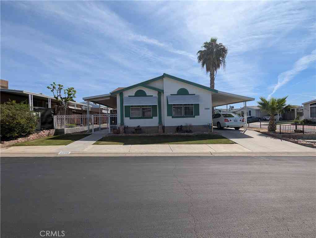 Mobile Home For Sale - 2000 Breezeway Drive<br/> Bakersfield, CA 93306