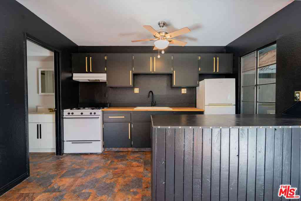 Apartment For Rent - 1323 N Olive Drive #23G<br/> Los Angeles, CA 90069