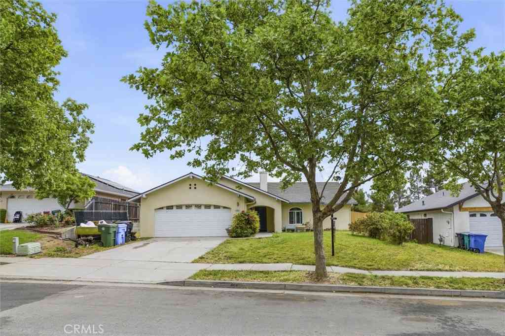 Homes For Sale - 1035 Pioneer Trail<br/> Paso Robles, CA 93446