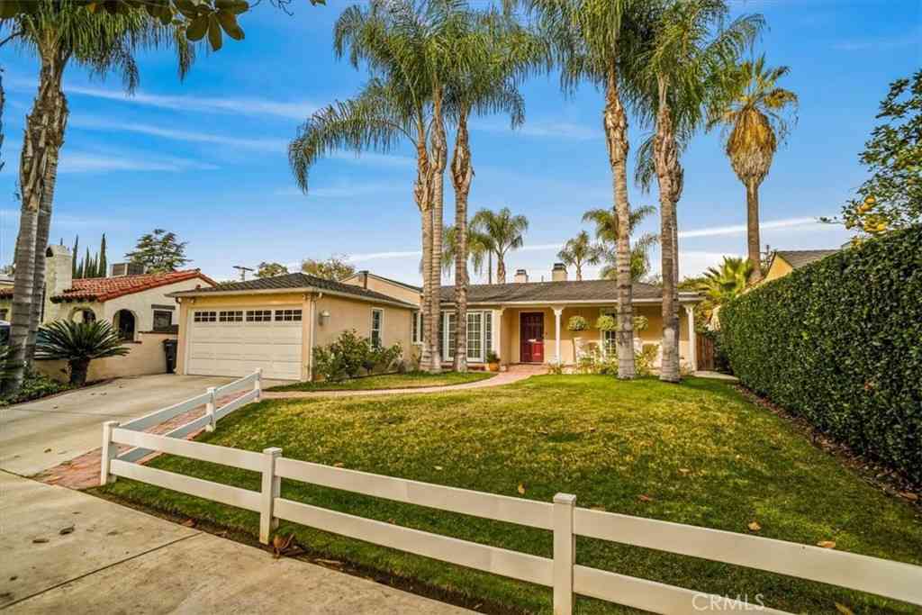 Homes For Rent - 10419 Bloomfield Street<br/> Toluca Lake, CA 91602