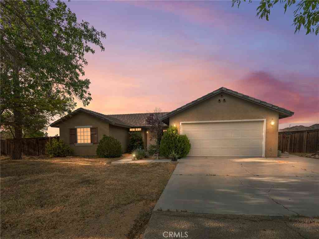 Homes For Sale - 22404 Broken Lance Court<br/> Apple Valley, CA 92307