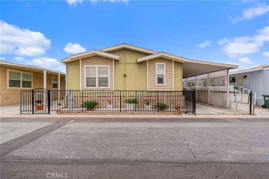 Mobile Home For Sale - 16860 Slover #54<br/> Fontana, CA 92337