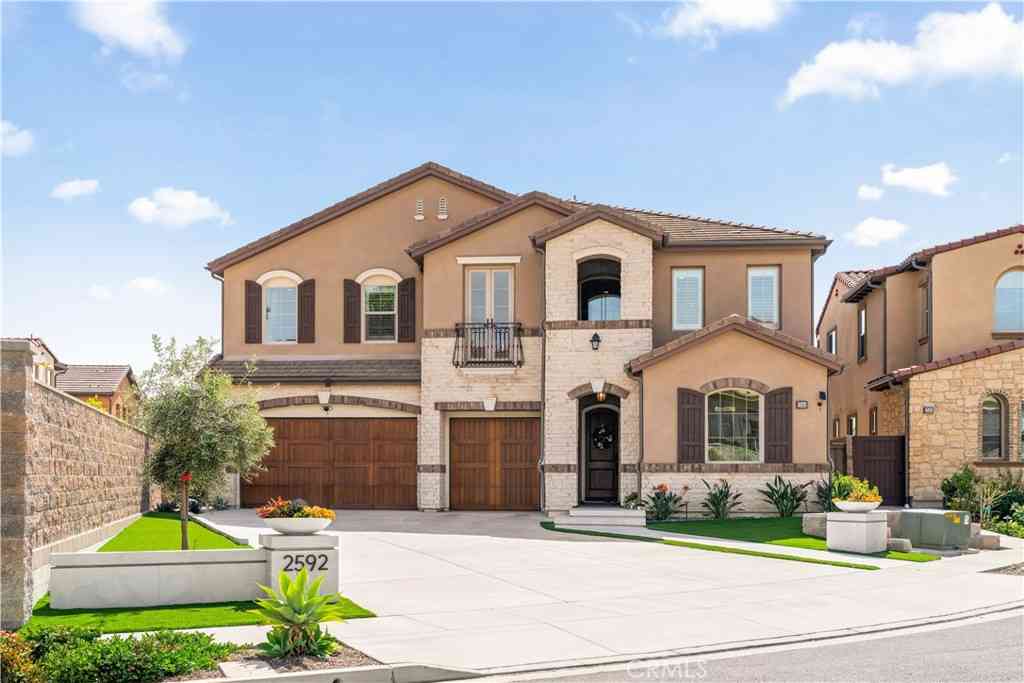 Homes For Sale - 2592 Highland Oak Court<br/> Lake Forest, CA 92679