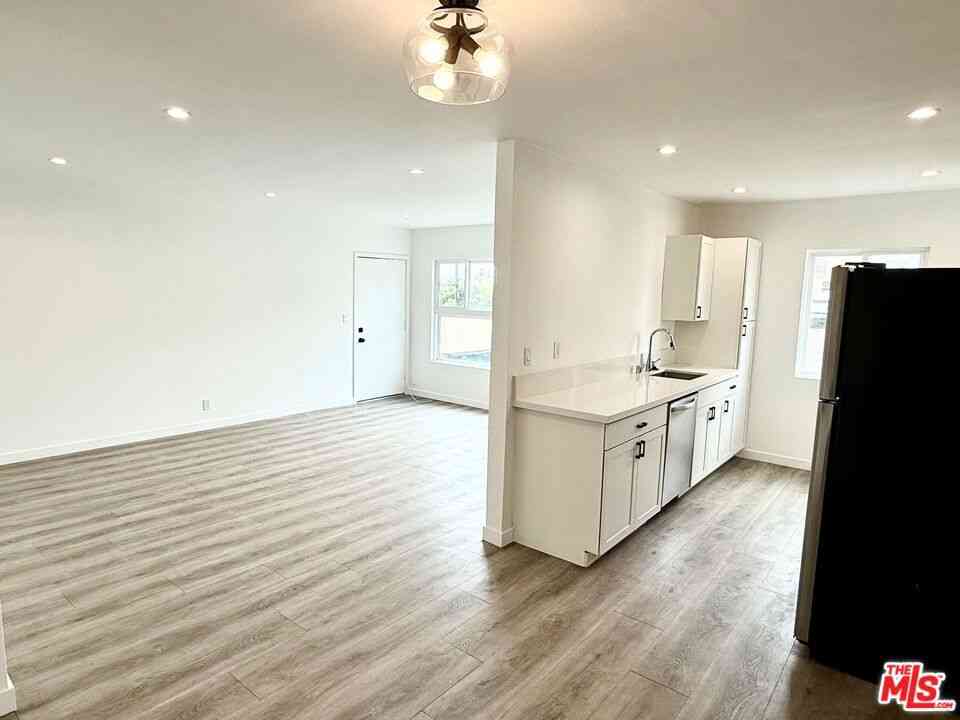 Condo For Rent - 1000 Havenhurst Drive #7<br/> West Hollywood, CA 90046