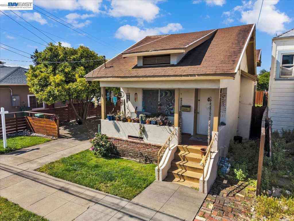 Homes For Sale - 3208 Washington St<br/> Alameda, CA 94501