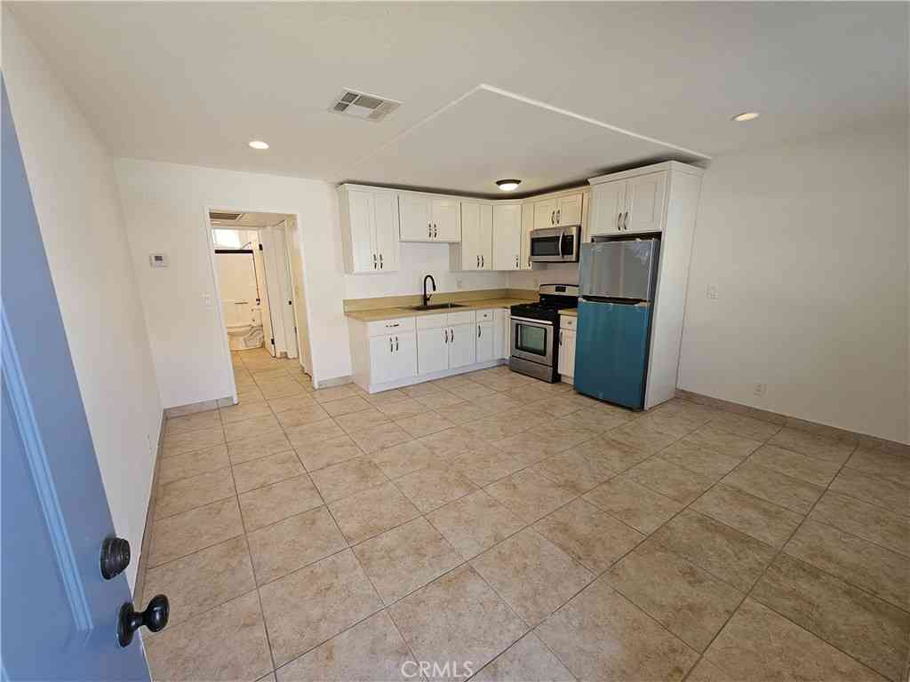 Apartment For Rent - 10037 Samoa Avenue #6<br/> Tujunga, CA 91042
