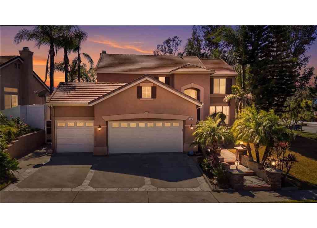 Homes For Sale - 768 Ochee Circle<br/> Corona, CA 92879